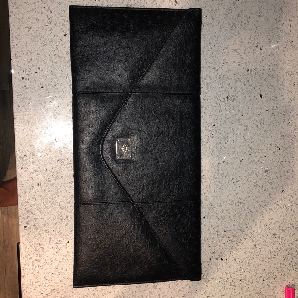 Black clutch